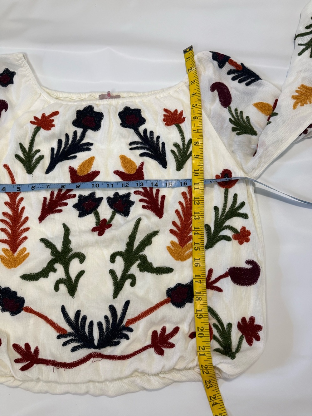 Laurie Felt Boho Embroidered White Peasant top Multicolor Floral size medium - Picture 9 of 13